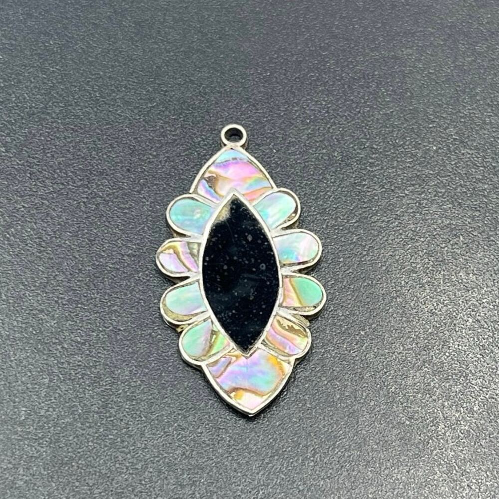 PM Signed Taxco Sterling Silver Onyx Abalone‎ Clover Scalloped Leaf Pendant
